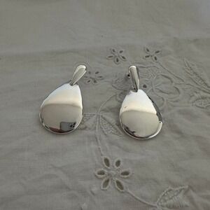 Silver tear drop earrings with a classic, minimalist design jewellery
